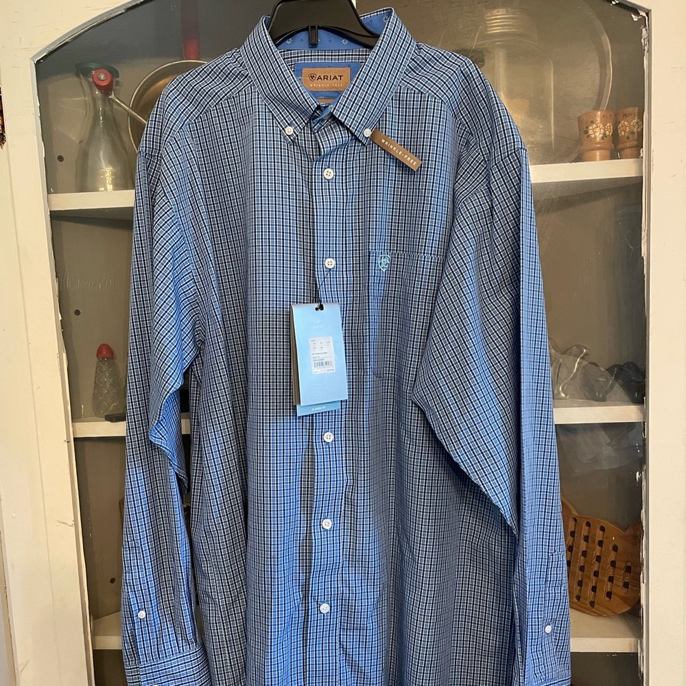 Men’s L Ariat long sleeve button down